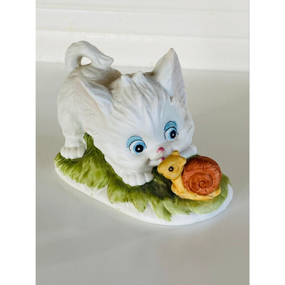 VINTAGE Lefton China White Kitten & Snail Basque Hand painted Cat Figurine